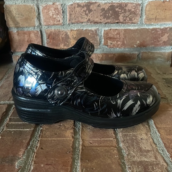 Easy Works by Easy Street Mary Jane Clogs - Picture 2 of 9